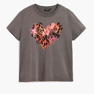 Desigual Heart Cotton Graphic T-Shirt Brand New (Size Med) Selling in stores $80